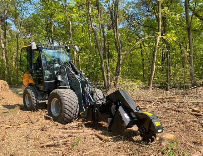 1 Ditch Witch Stobbenfrees / Stronkenfrees Giant VK8145 | Aanbouwdelen | Stobbenfrees