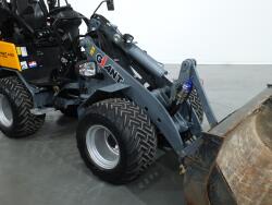 2019 Giant V452T X-tra HD VV1311 | Wiellader | Mini Shovel
