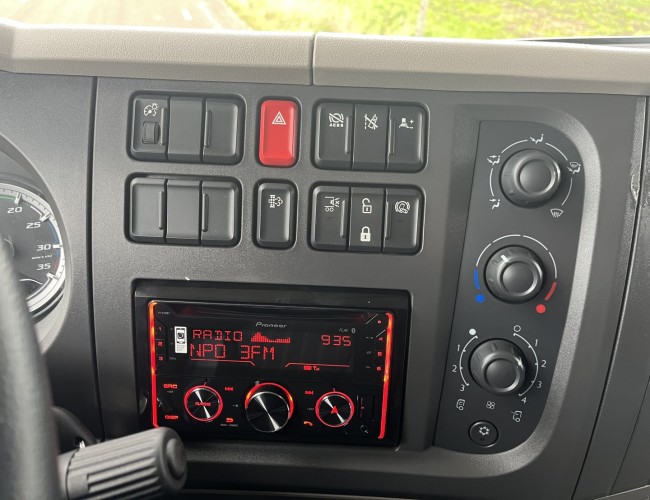 2024 DAF LF230 Bakwagen 720cm met laadklep VT815 | Transport | Vrachtwagen